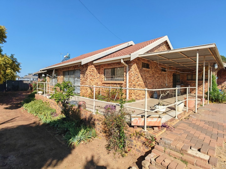 4 Bedroom Property for Sale in Universitas Ridge Free State